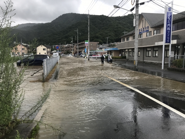 災害リスクと不動産価格の関係｜ハザードマップの読み方と実務チェック　災害リスクは不動産価格に大きな影響を与えます。ハザードマップ等の情報を整理することで、災害リスクを「見える化」して、賢く不動産価値を判断しましょう。