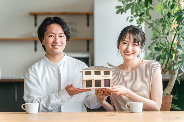 融資が出やすい物件と出にくい物件の違いを徹底解説｜住宅ローン・不動産投資ローンの審査は「人」より「物件」で決まる？銀行が重視する担保評価・立地・築年数・収益性・耐用年数の基準から、郊外物件や築古・再建築不可・別荘が不利になる理由、融資を通しやすくするコツと失敗しない物件選び・事前相談の重要性